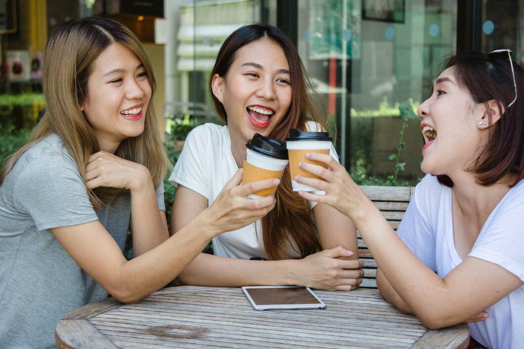 ilustrasi pemilik zodiak yang memiliki kepribadian menjadi Introvert dan Ekstrovert (Freepik/tirachardz) - Image