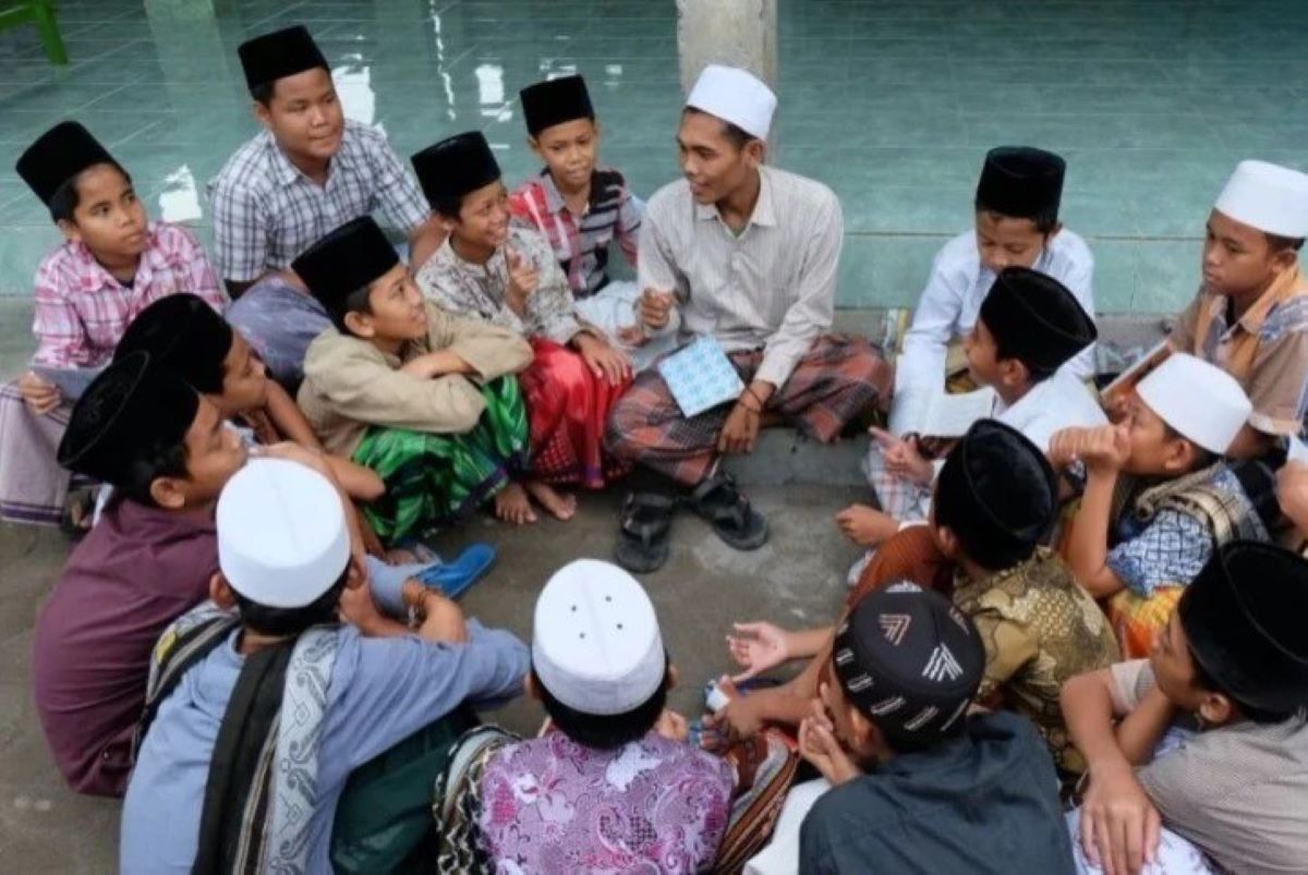 Ilustrasi kegiatan sejumlah santri di salah satu pesantren di Indonesia. (Humas Kemenag). - Image