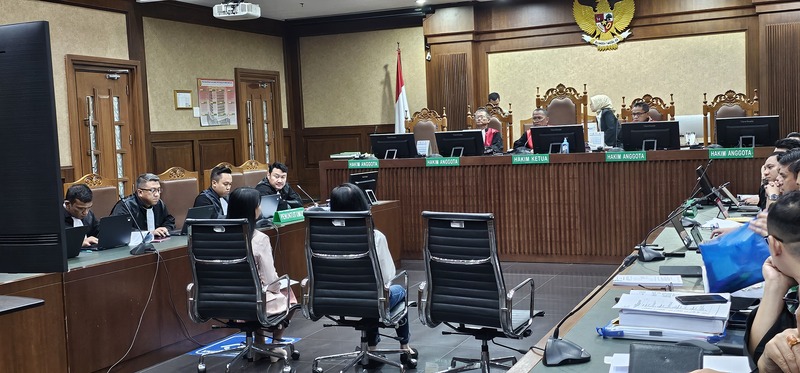 Ibu terpidana kasus penganiayaan dan pembunuhan Gregorius Ronald Tannur, Meirizka Widjaja bersaksi di di Pengadilan Tindak Pidana Korupsi (Tipikor). (Muhammad Ridwan/JawaPos.com). - Image