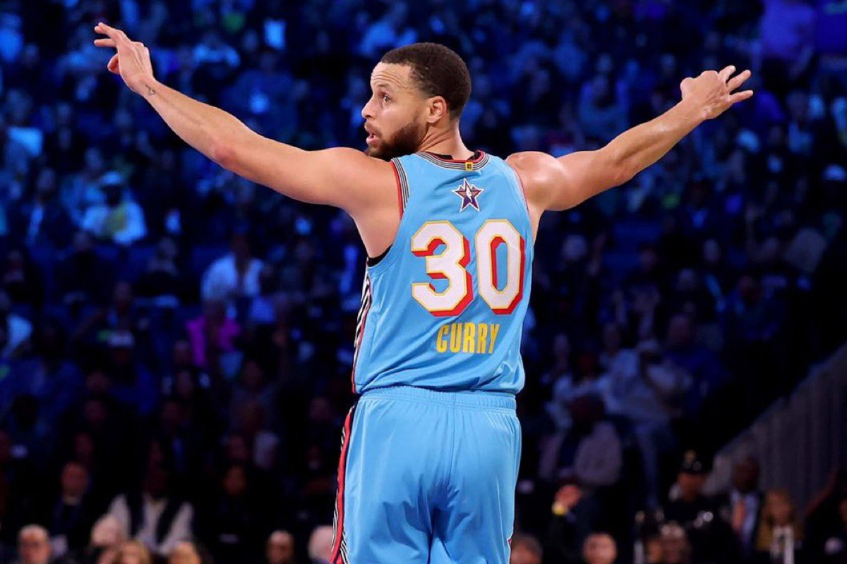 Stephen Curry tampil sebagai MVP dalam laga pertama NBA All Stars. (HoopCentral/X) - Image