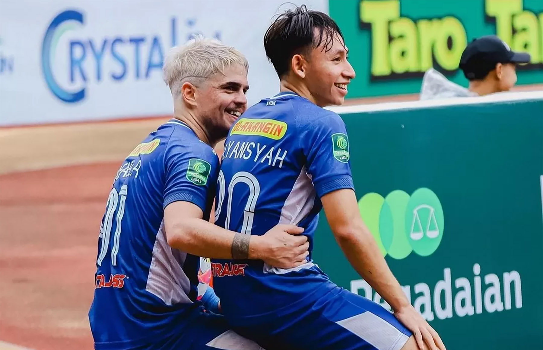 Selebrasi Rafinha (kiri) bersama Aflyansyah usai mencetak gol dalam kemenangan 5-0 PSIM Jogja atas Nusantara United (Dok. PSIM) - Image