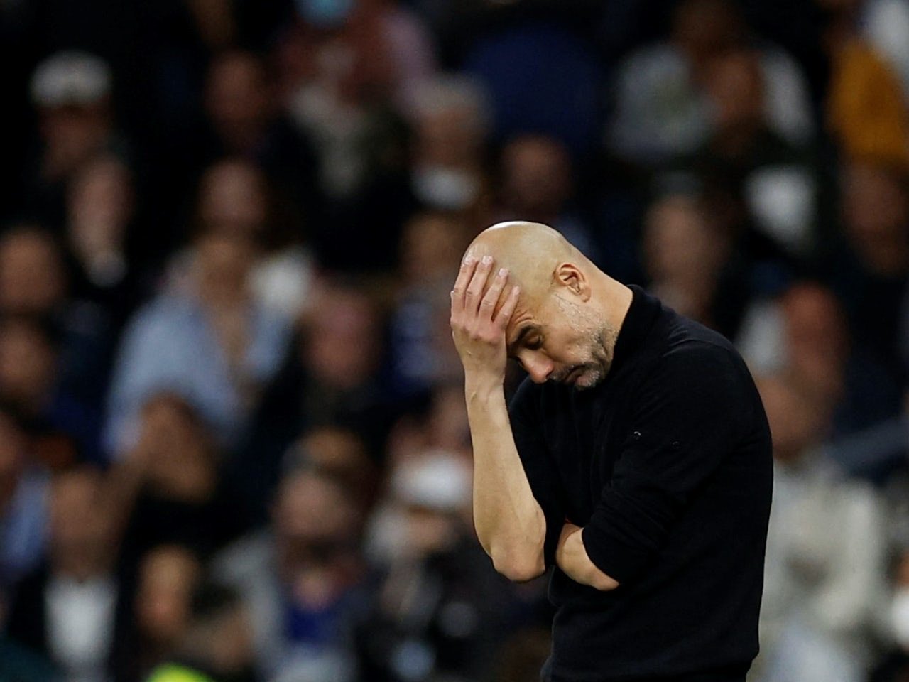 Pep Guardiola tampak lunglai saat Manchester City kalah lawan Real Madrid. (Dok. UEFA) - Image