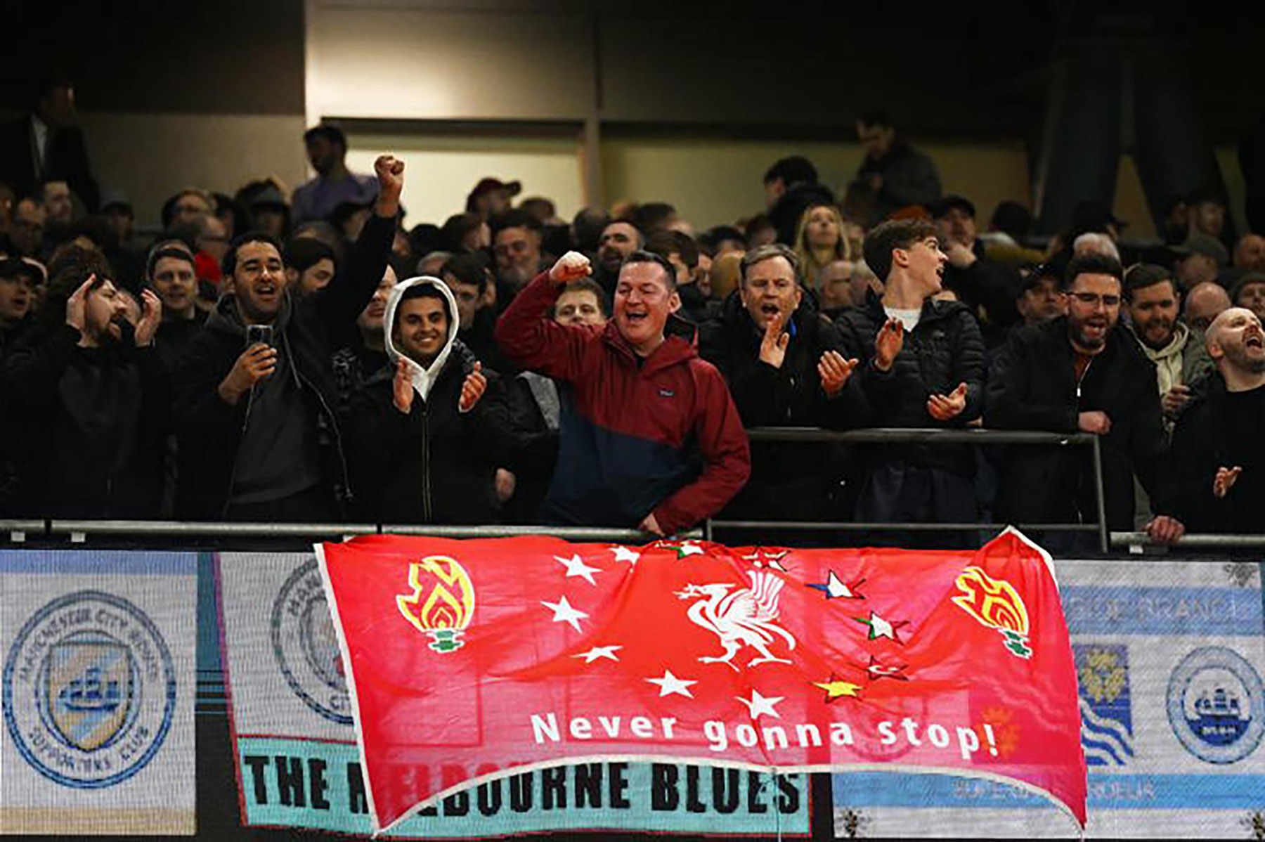 Euforia suporter Liverpool di Etihad. (Liverpool Echo) - Image