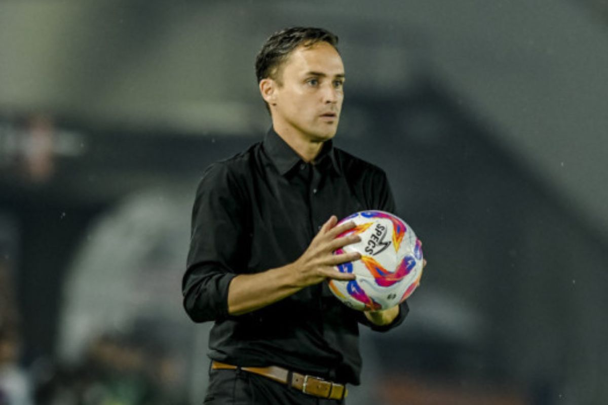 Paul Munster dalam tekanan usai hasil buruk Persebaya Surabaya dalam beberapa laga terakhir di Liga 1. (Media Persebaya) - Image