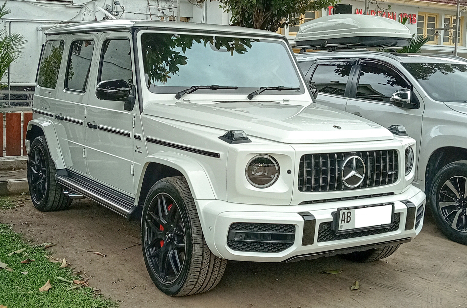 SUV legendaris Mercedes Benz, G-Class. (Dionisius Sandytama Oktavian) - Image