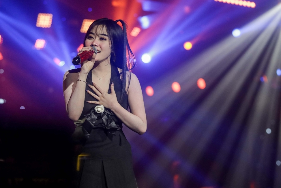 Tiara Amora saat tampil di Ambyar Basra Surabaya. (Sugih Mulynono/JawaPos.com) - Image
