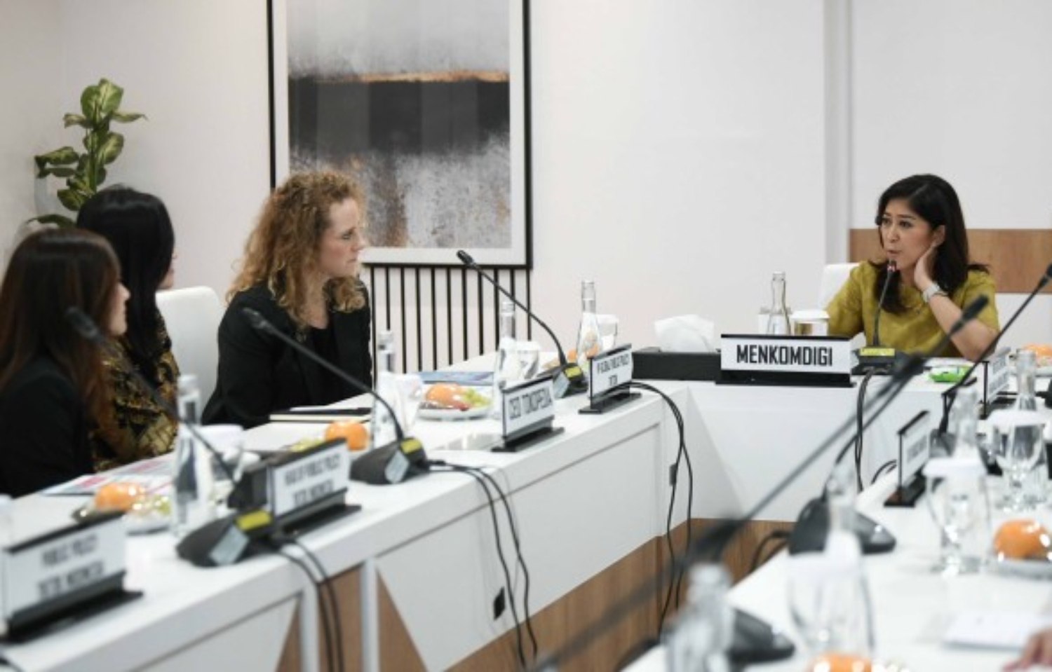 Menteri Komunikasi dan Digital (Menkomdigi) Meutya Hafid menerima audiensi dari perwakilan TikTok di Kantor Kemkomdigi, Jakarta Pusat. (Komdigi) - Image