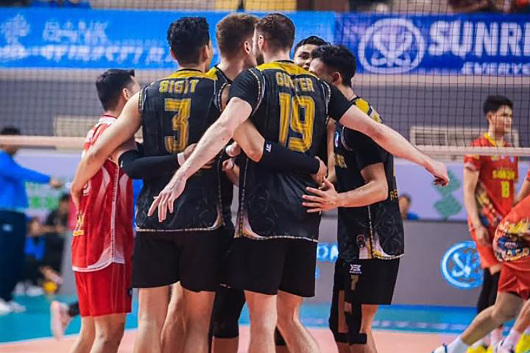 Sigit dkk. memastikan tempat di final four Proliga 2025 setelah mengalahkan Jakarta Garuda. (@palembangbanksumselbabel_) - Image