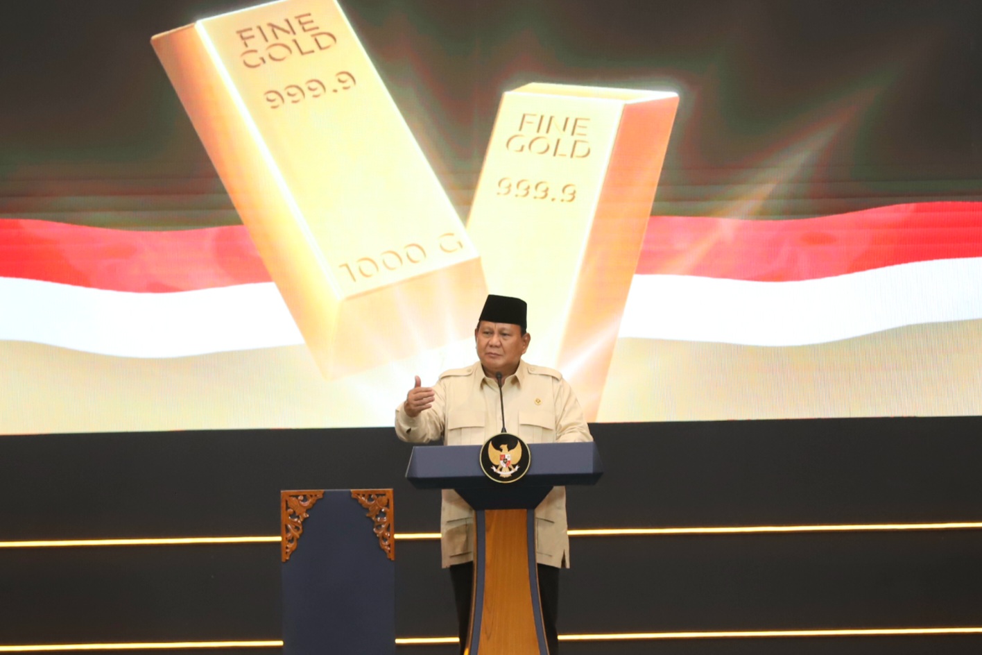 Presiden RI Prabowo Subianto memberikan sambutan dalam peresmian Layanan Bank Emas Jakarta, Rabu (26/2/2025). (Dery Ridwansah/ JawaPos.com) - Image