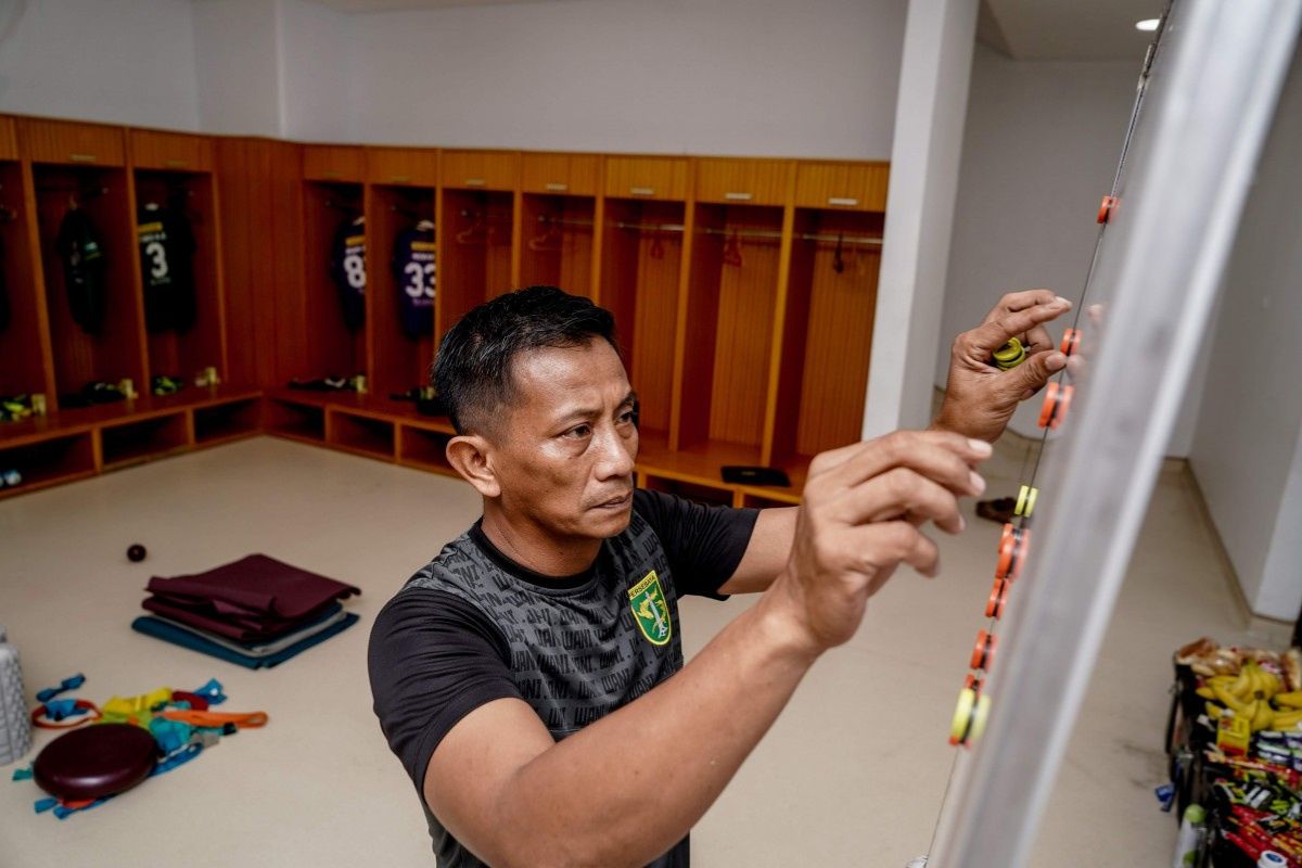 Sutrisno Beny ungkap rasa berduka kehilangan legenda dan sahabatnya di Persebaya Surabaya, Bejo Sugiantoro. (Media Persebaya) - Image