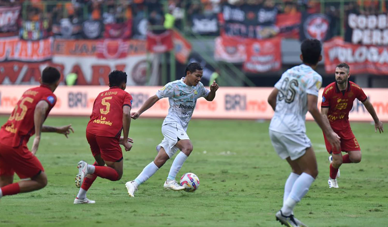 Laga Persija Jakarta melawan Persib Bandung. (Dok. Persib) - Image