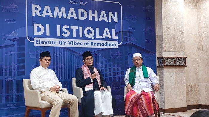 Imam Besar Masjid Istiqlal Nasaruddin Umar memberikan keterangan mengenai persiapan masjid Istiqlal selama bulan suci Ramadhan, Jumat (28/2). (Ryandi Zahdomo/JawaPos.com). - Image