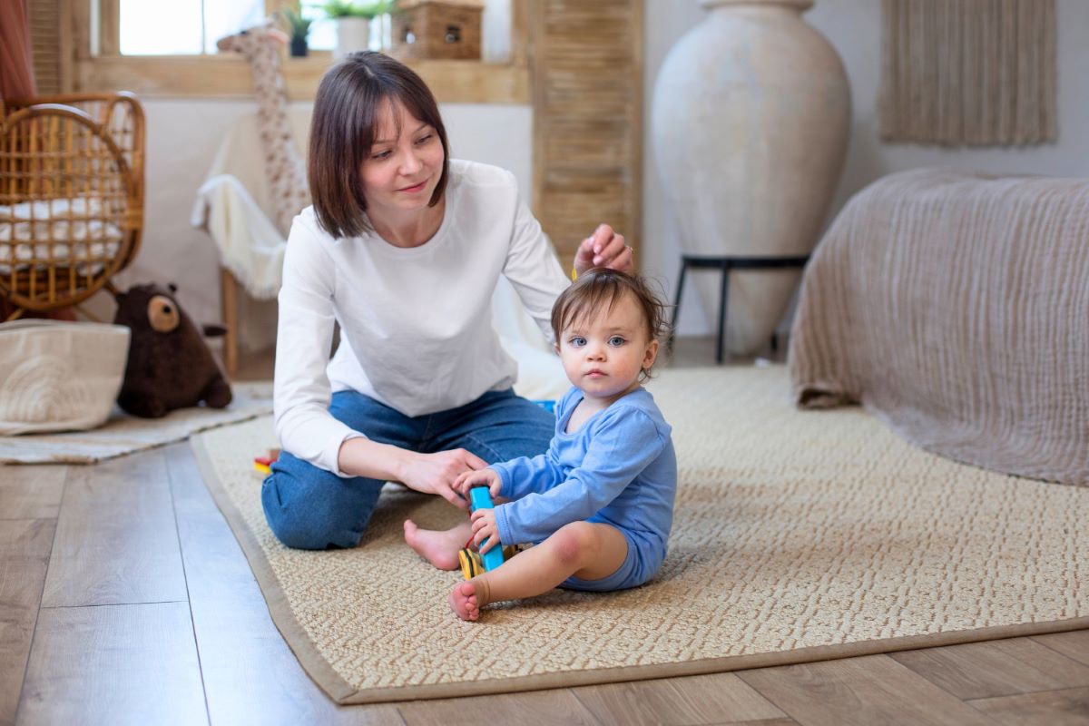 Ilustrasi anak diasuh babysitter. (Freepik) - Image