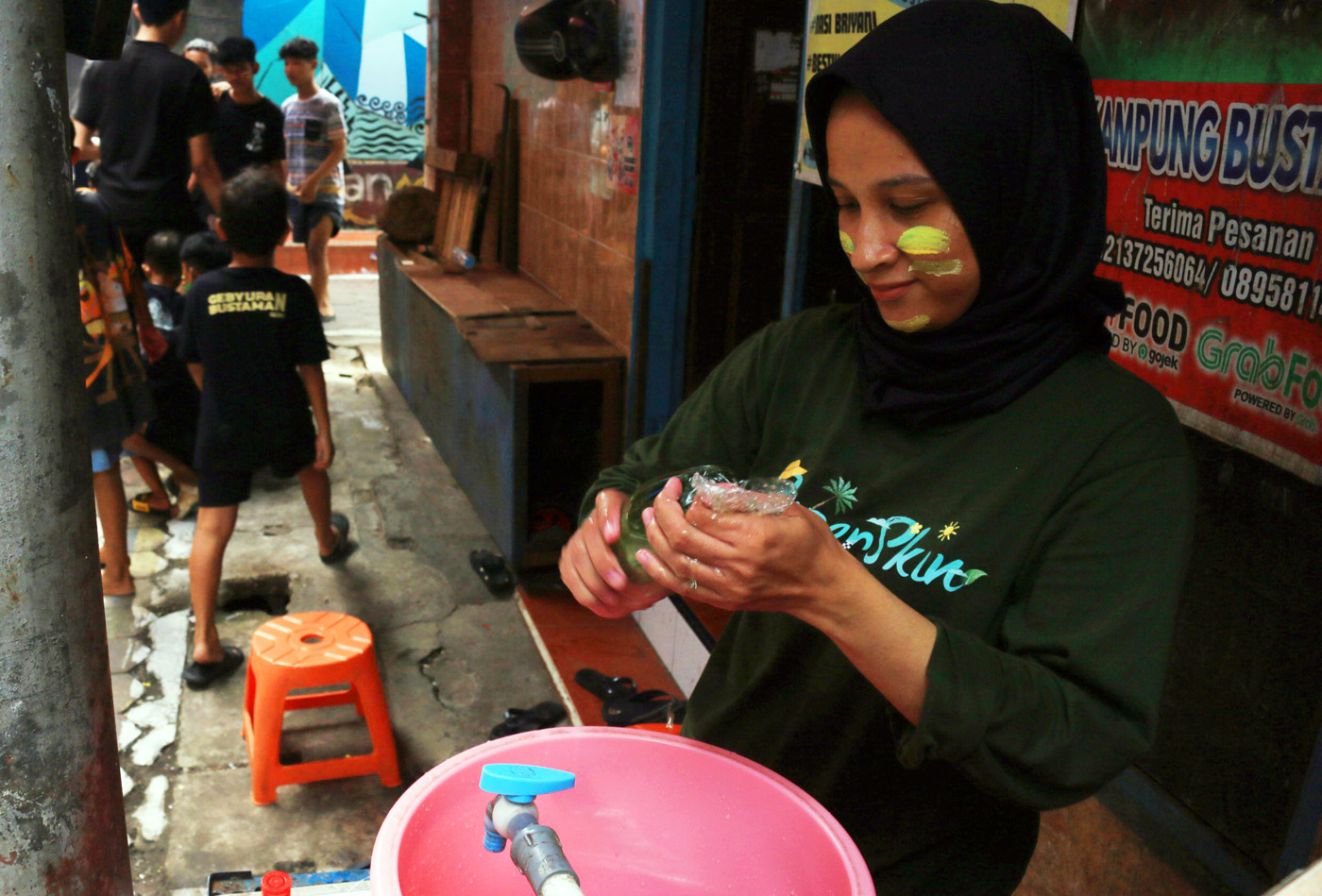 Tradisi Gebyuran Bustaman. (Nur Chamim/Jawa Pos Radar Semarang)