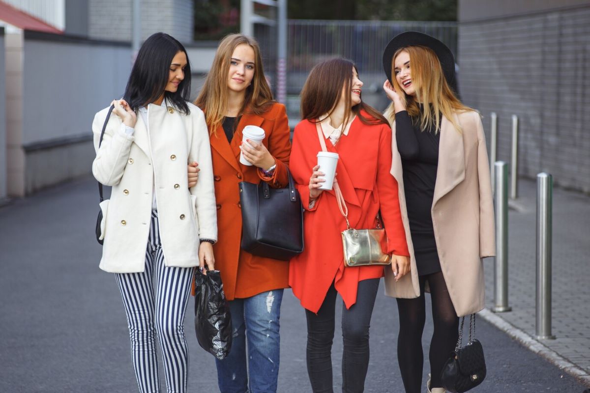 ilustrasi gaya fashion dan ekspresi diri. (Freepik) - Image