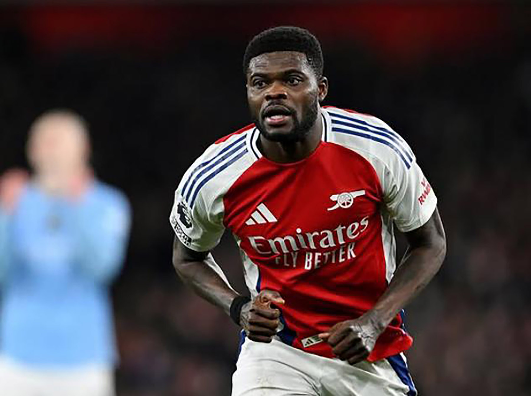 Thomas Partey dalam balutan seragam Arsenal. (@thomaspatrey) - Image