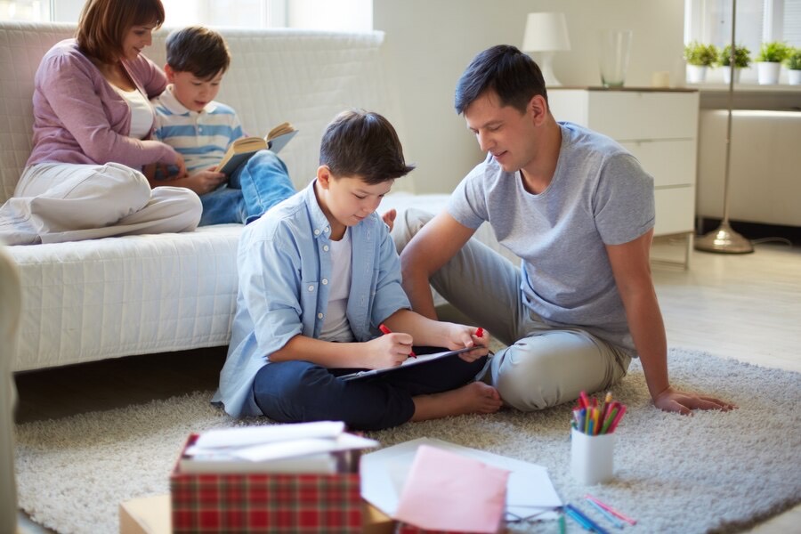 Ilustrasi gaya parenting. (Pressfoto/Freepik) - Image