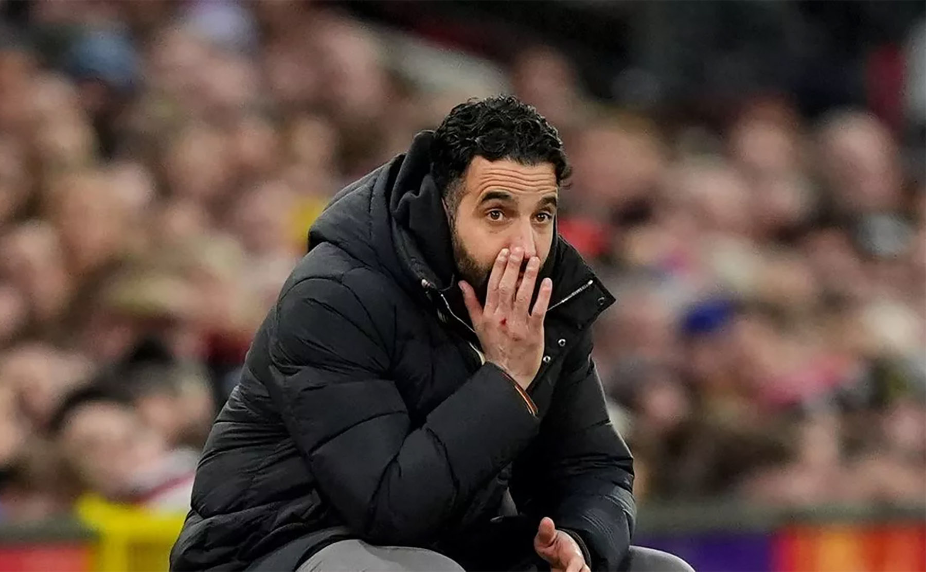 Ruben Amorim terlihat frustrasi usai kekalahan Manchester United dari Fulham di Piala FA. (Mirror/PA) - Image