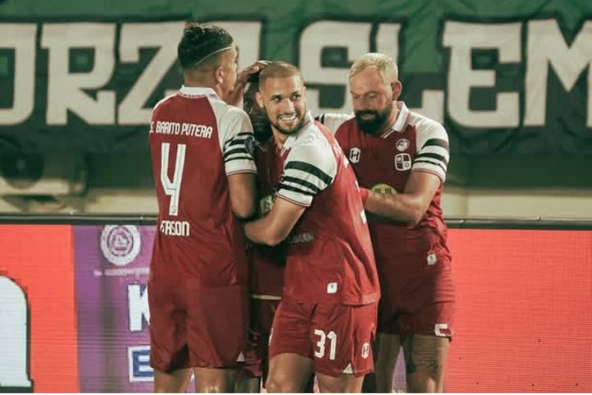 Ekspresi keahagiaan Barito Putera usai taklukkan PSS Sleman 2-1. (@psbaritoputeraofficial) - Image