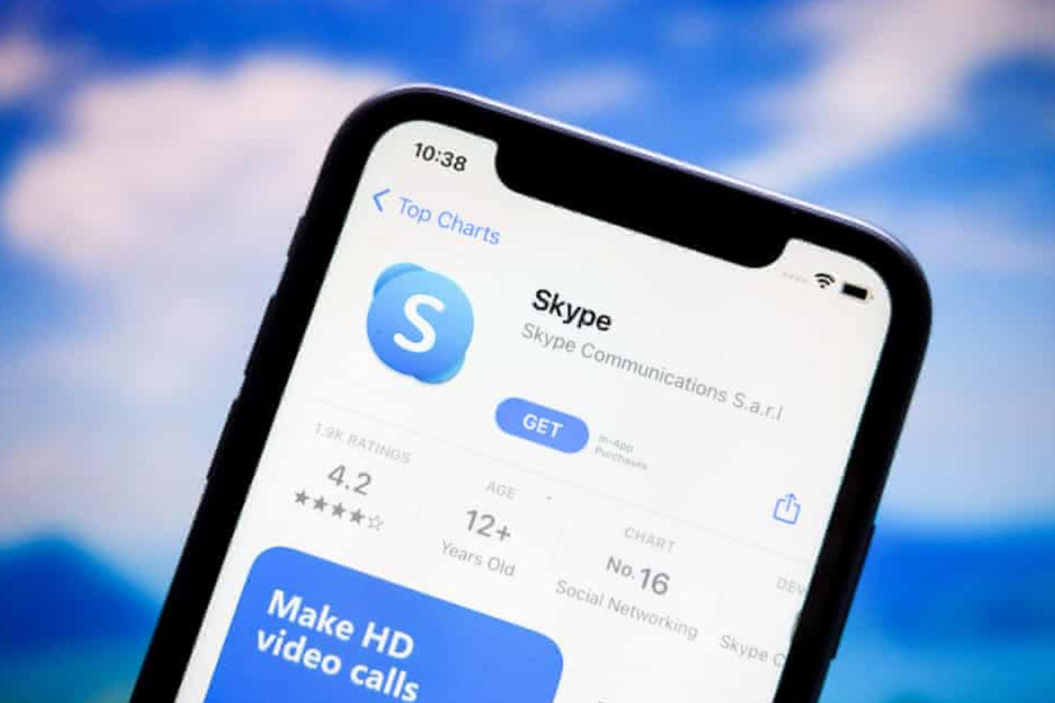 Aplikasi Skype yang akan ditutup setelah dua dekade beroperasi. (The Guardian) - Image