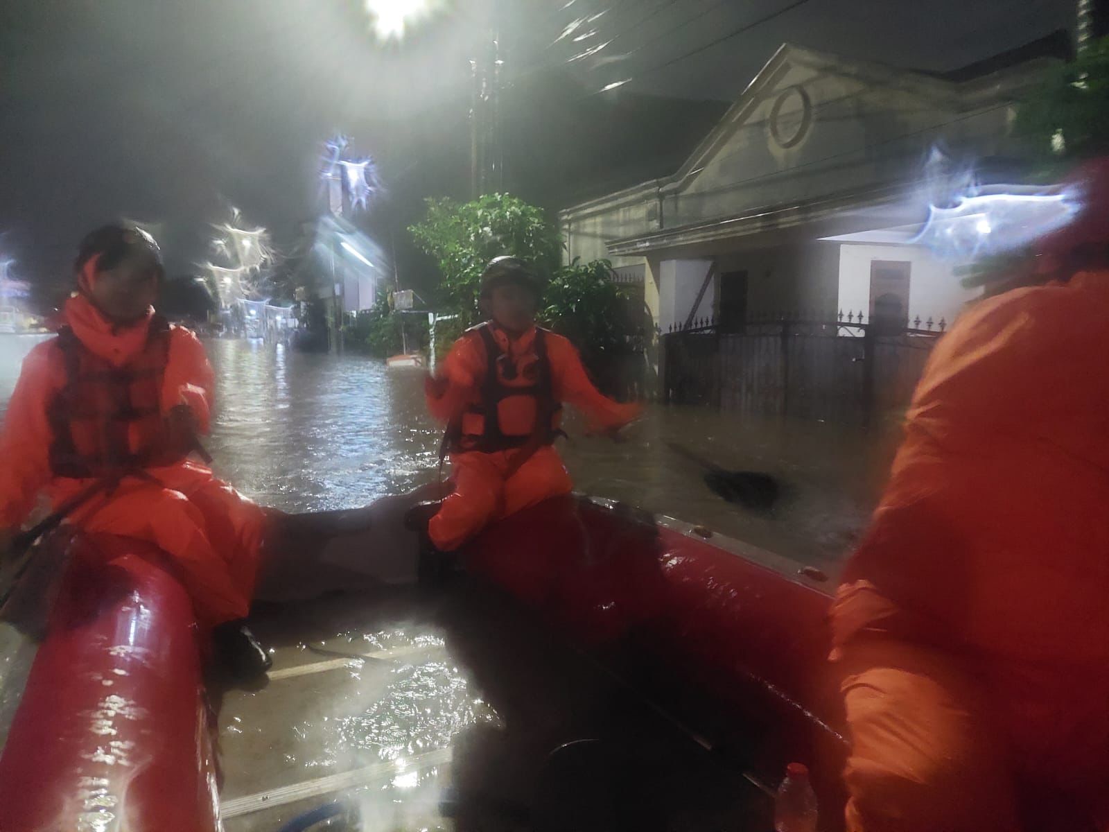 Ribuan rumah terdampak banjir akibat hujan lebat di wilayah Tangerang Selatan dan Kabupaten Tangerang. (Istimewa). - Image