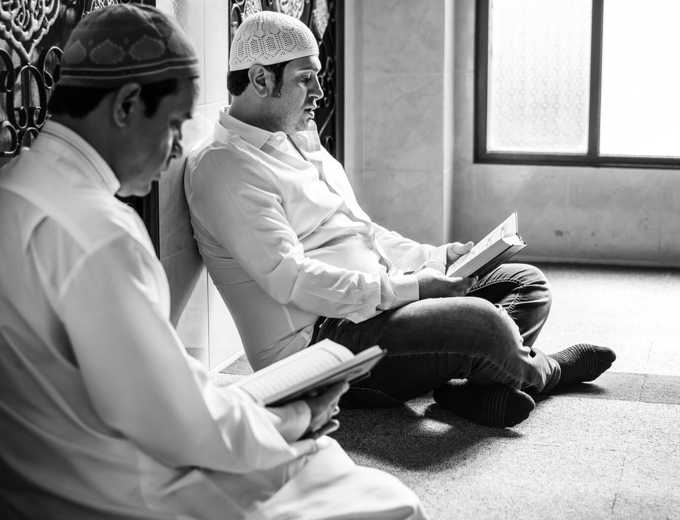 Ilustrasi orang-orang yang tadarus Al-Qur’an di sepuluh hari pertama bulan Ramadhan. - Image