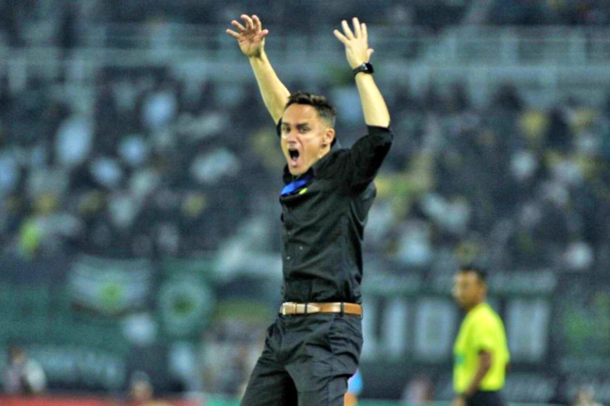 Paul Munster pastikan skuad Persebaya Surabaya siap hadapi PSM Makassar. (Media LIB) - Image