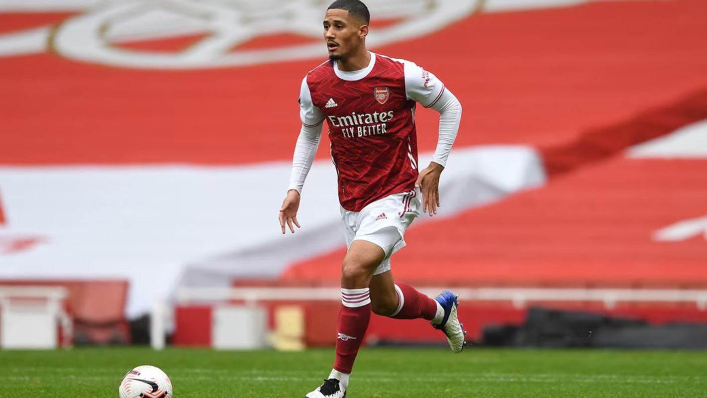 Pilar penting Arsenal di lini pertahanan, William Saliba dirumorkan sedang dipantau Real Madrid untuk diboyong akhir musim nanti. (Arsenal.com) - Image