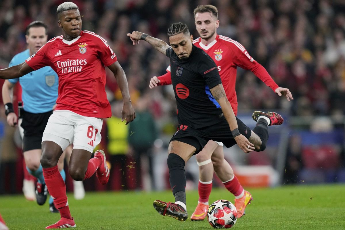 Pemain Barcelona Raphinha diprediksi akan mendapat pengawalan ketat dari pemain Benfica. (Dok. UEFA) - Image