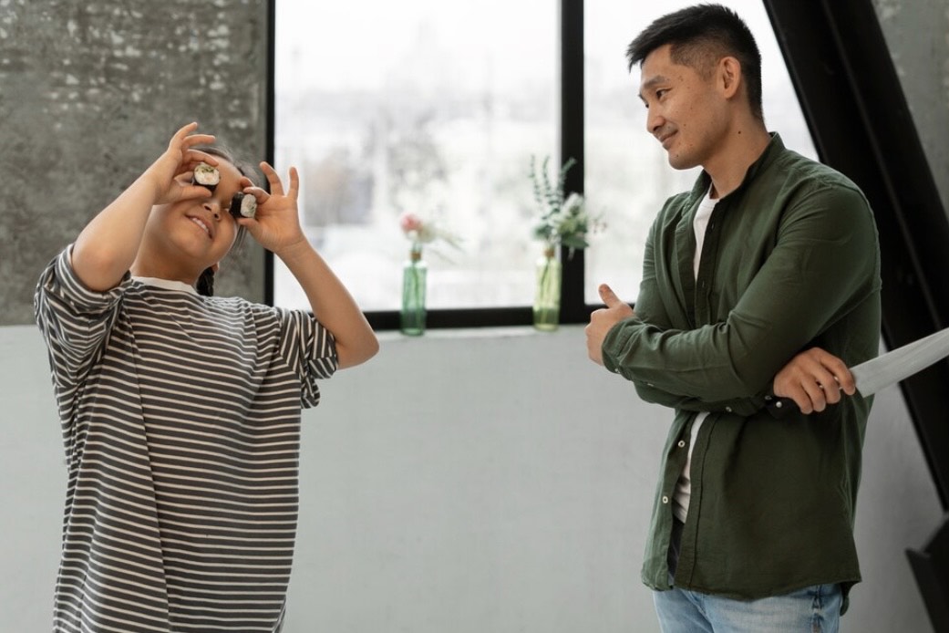 Ilustrasi tanda halus perempuan menunggu pria mendekat (freepik) - Image