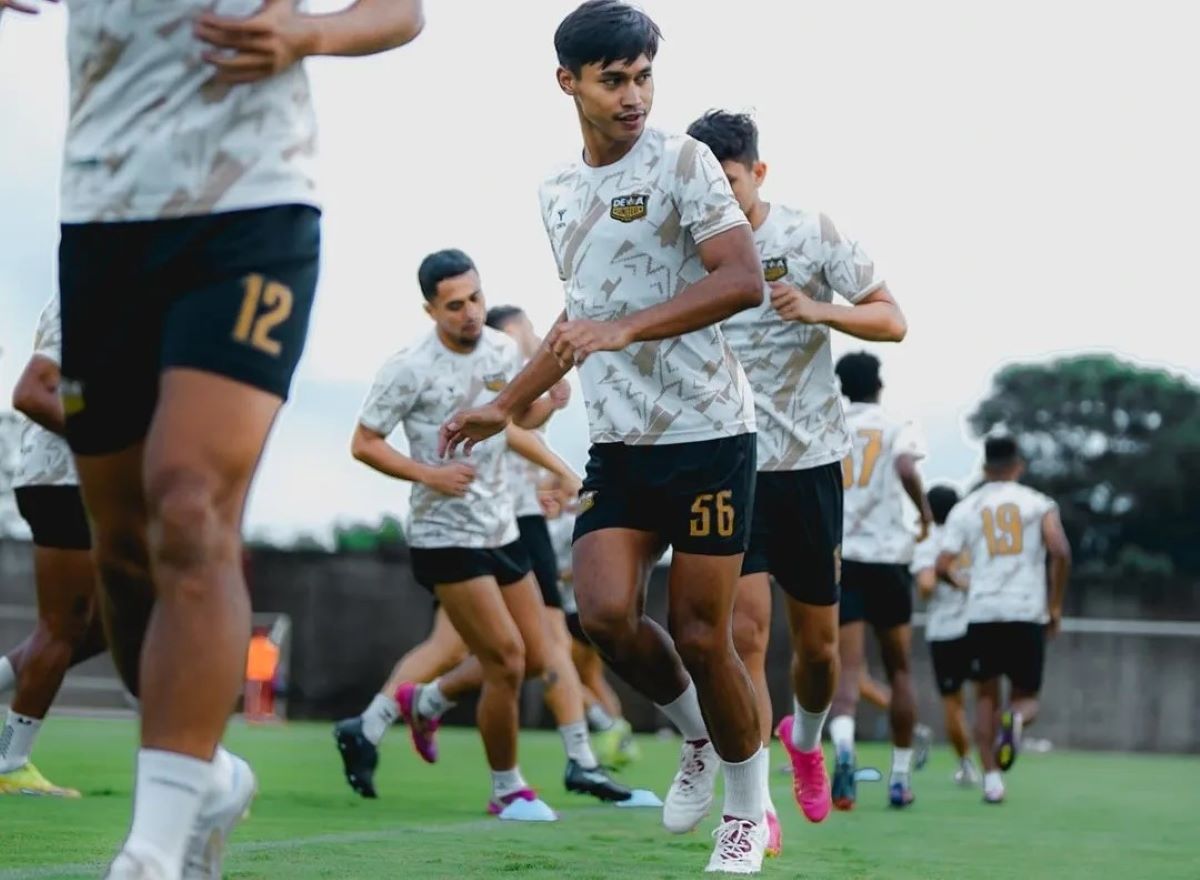 Sesi latihan pemain Dewa United jelang pertandingan kontra Semen Padang. (Media Dewa United) - Image