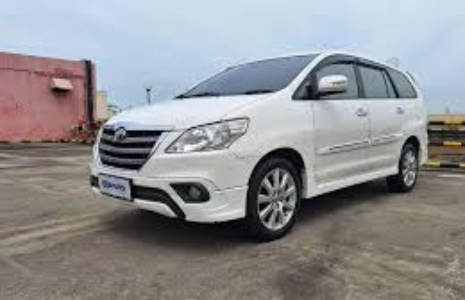 Toyota Kijang Innova lansiran tahun 2013–2015. (olx.co.id) - Image