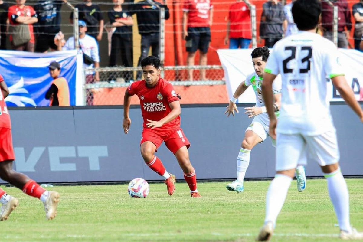 Gala Pagamo bersama Semen Padang ketika menjamu Persebaya Surabaya di Stadion Gelora H. Agus Salim. (Dok. Gala Pagamo) - Image