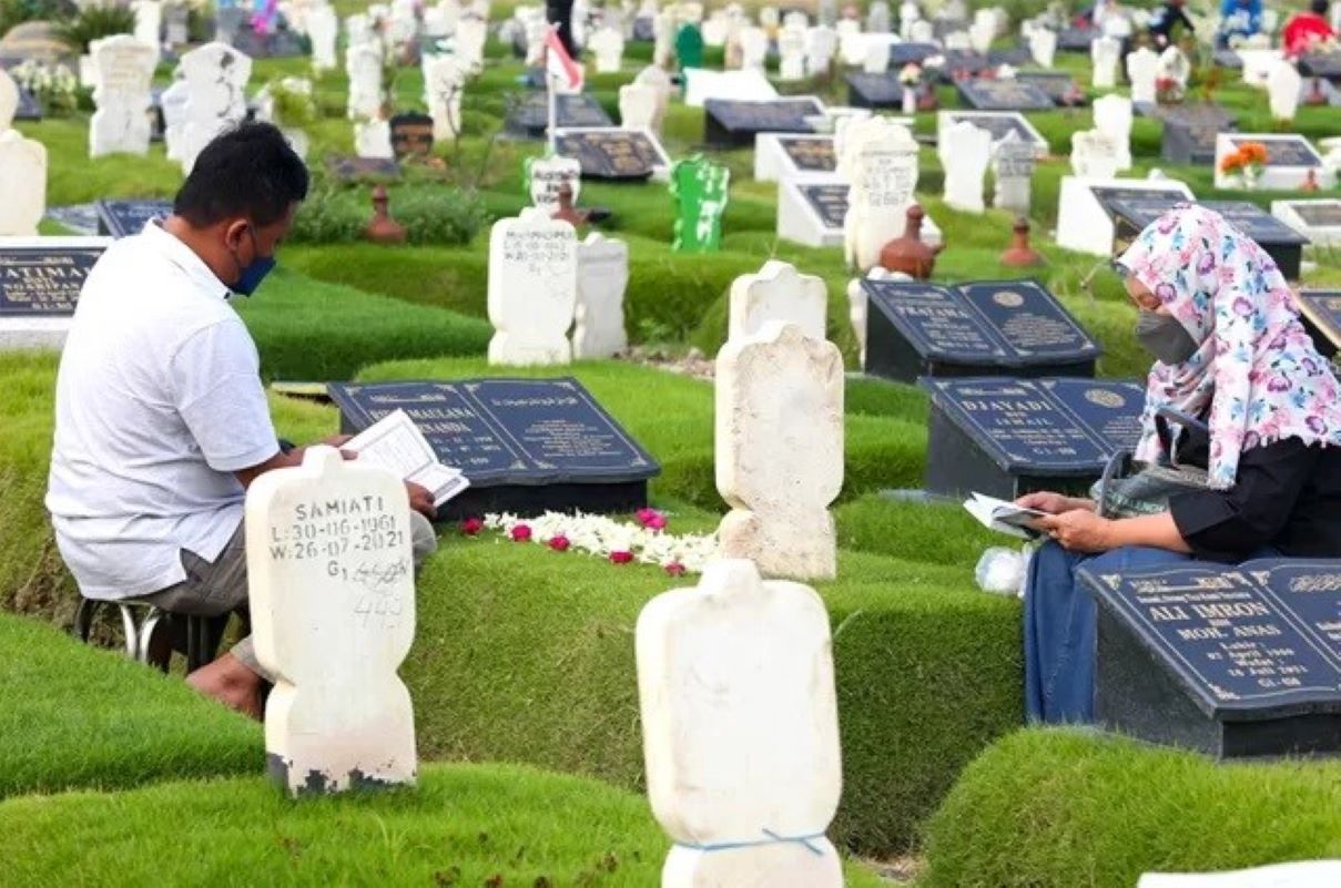 TPU Keputih, Surabaya, hampir penuh dan hanya mampu menampung 32 ribu jenazah lagi. (Dokumentasi Jawa Pos) - Image