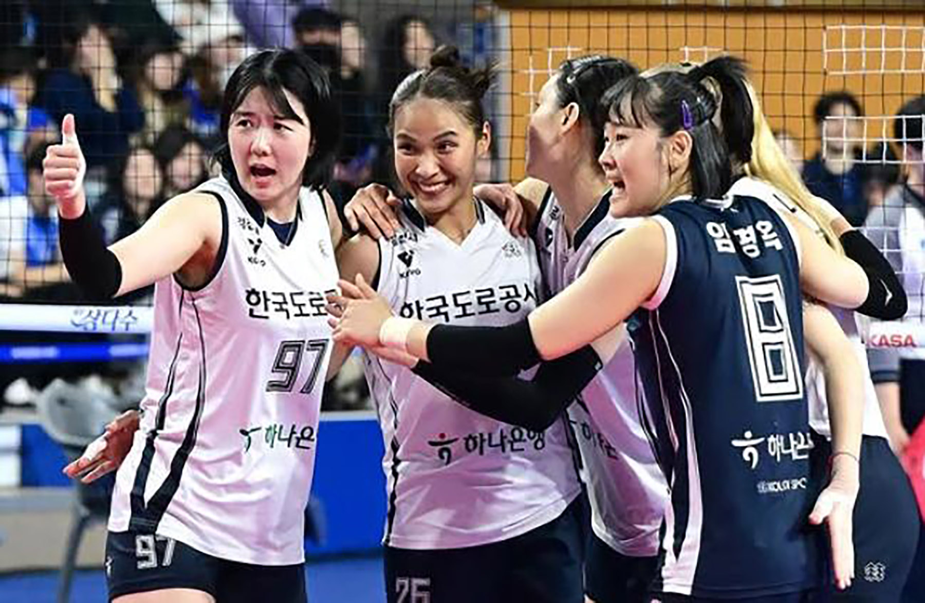 Hi-Pass berhasil tumbangkan IBK Altos di kandang sendiri. (@hipassvoleyball) - Image