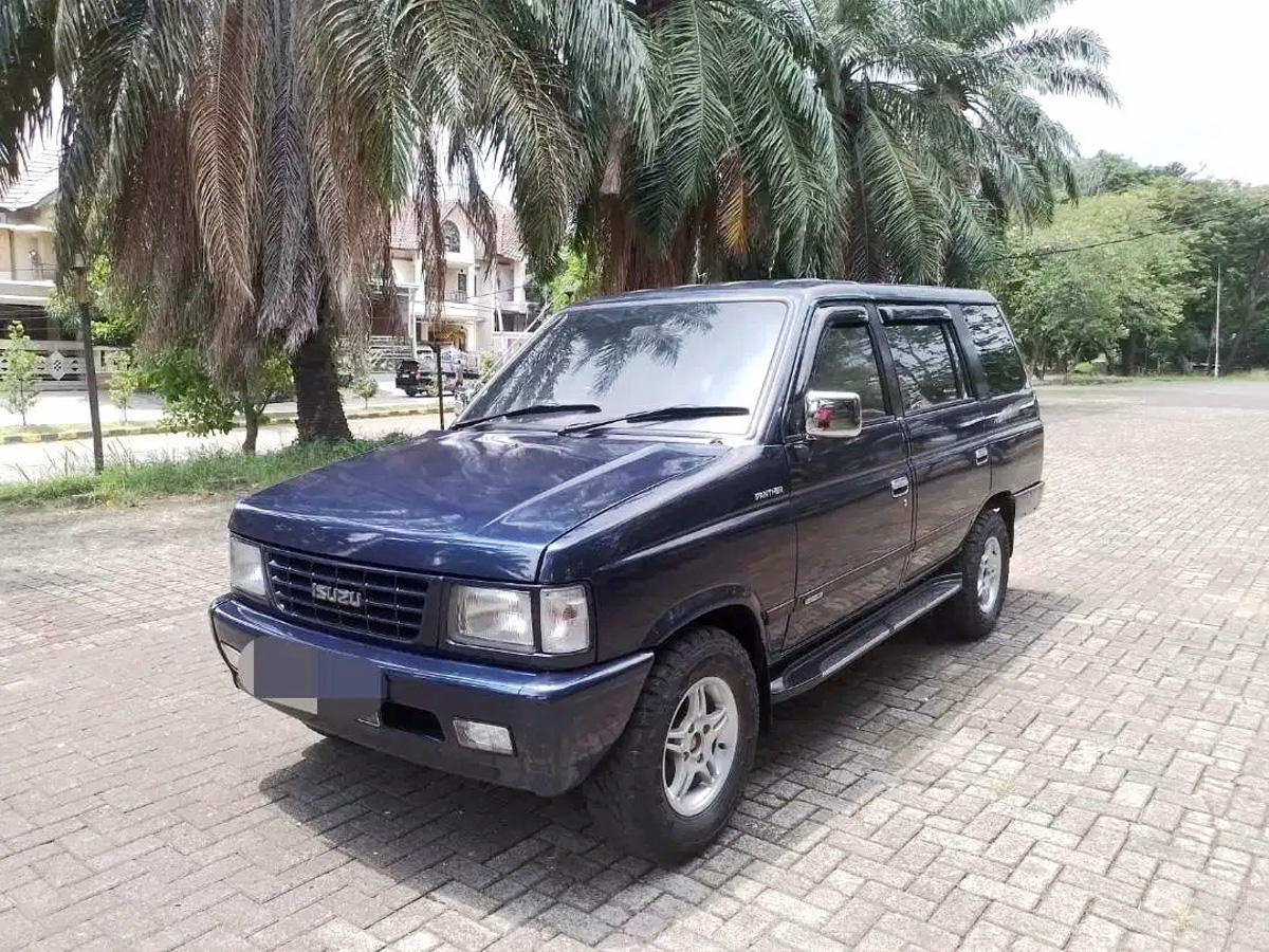 Foto: mobil bekas Isuzu Panther kotak. (OLX). - Image