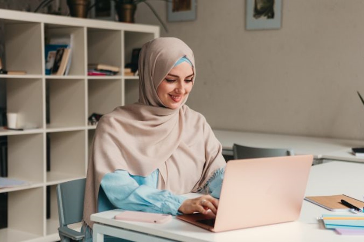 ILUSTRASI. Cara tetap produktif di tempat kerja (marymarkevich/freepik.com) - Image