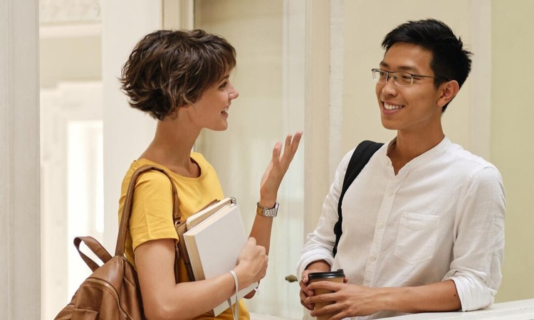 8 trik psikologis yang jarang diketahui untuk membuat kesan pertama yang hebat./Freepik. - Image