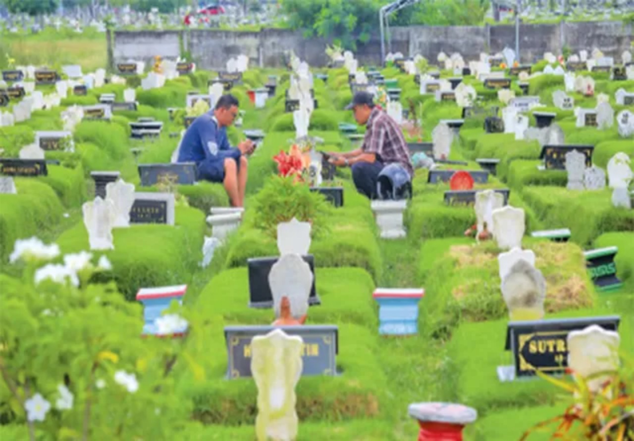 Ilustrasi Tempat Pemakaman Umum di Surabaya yang semakin penuh. (Dokumentasi Jawa Pos) - Image