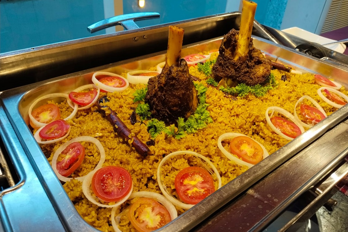 Nasi Mandi, salah stau sajian khas Timur Tengah yang disajikan saat Ramadan di Hotel Swiss-Belinn Surabaya. (istimewa) - Image