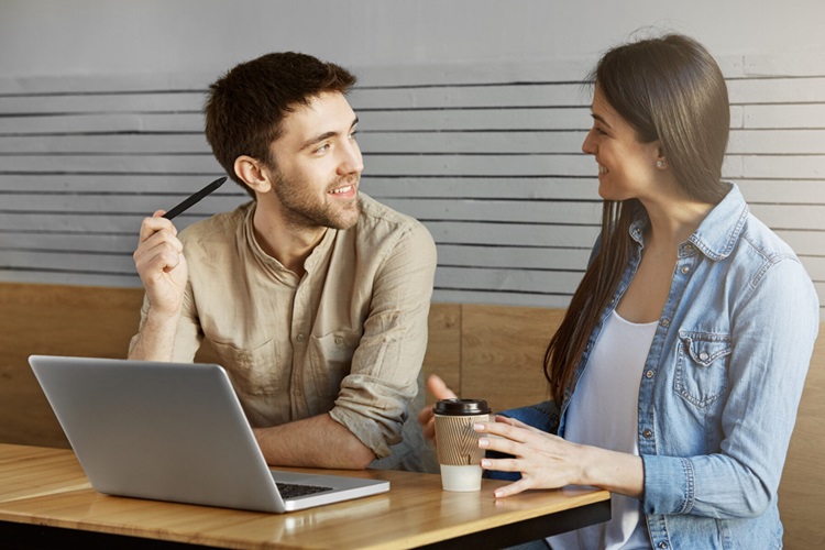 5 Weton dengan Tutur Kata Menyejukkan Hati Orang Menaruh Simpati - Image