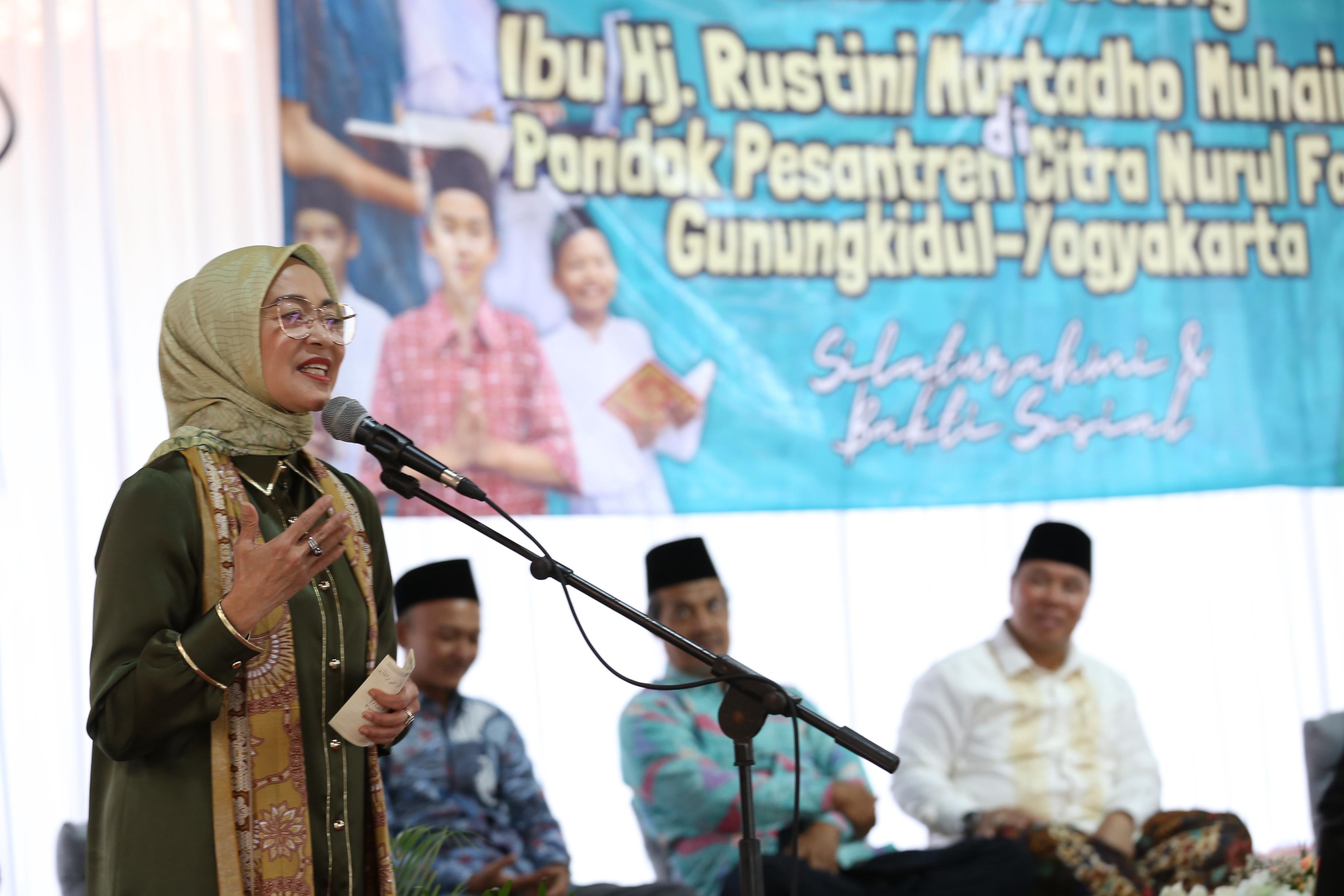 Pembina DPP Perempuan Bangsa, Rustini Muhaimin Iskandar. (Istimewa). - Image
