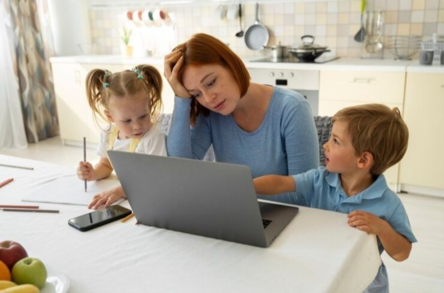 Ilustrasi sikap orang tua yang membuat anak semakin menjauh dan tanpa sadar bikin mereka sulit menjaga hubungan dekat dengan sang anak. (Freepik) - Image