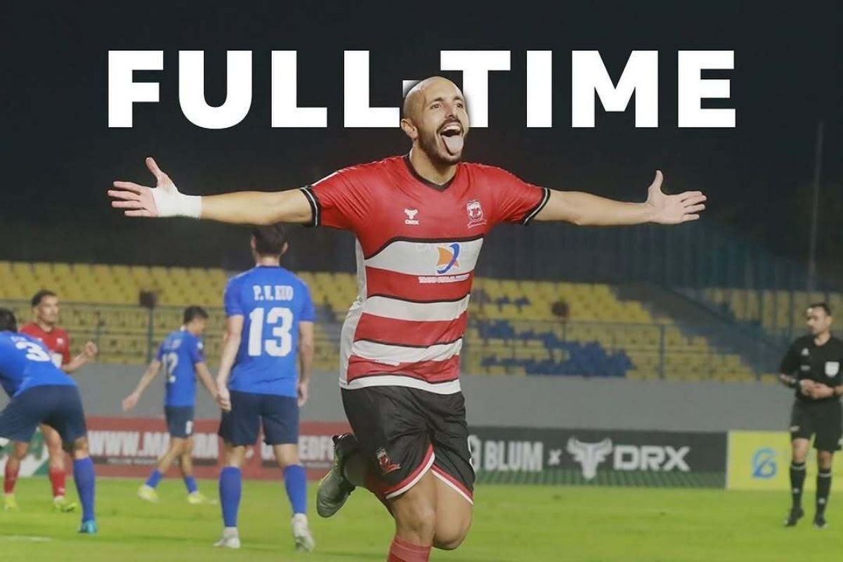 Selebrasi Youssef Ezzejjari setelah berhasil mencetak gol penutup bagi Madura United sekaligus mengunci kemenangan 3-0 atas Tainan City FC. (Instagram/Maduraunited.fc) - Image