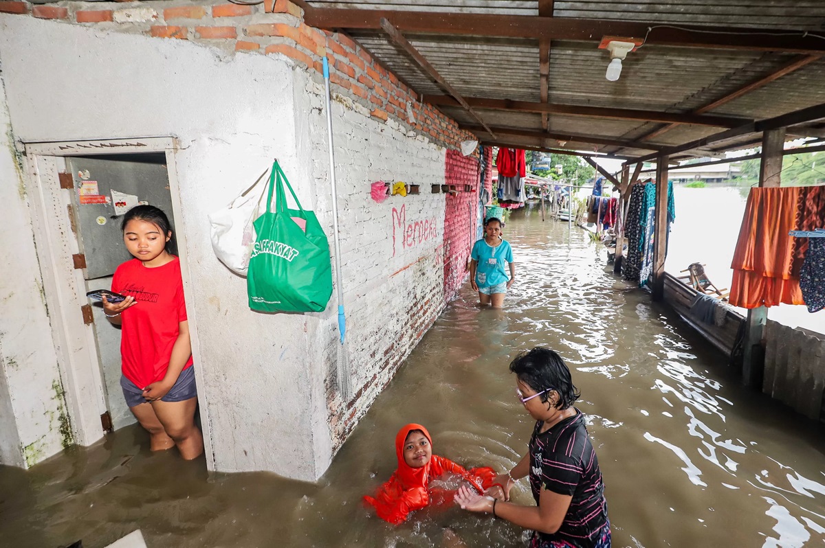 Ilustrasi banjir di kawasan Surabaya Selatan. (Riana Setiawan/Jawa Pos) - Image