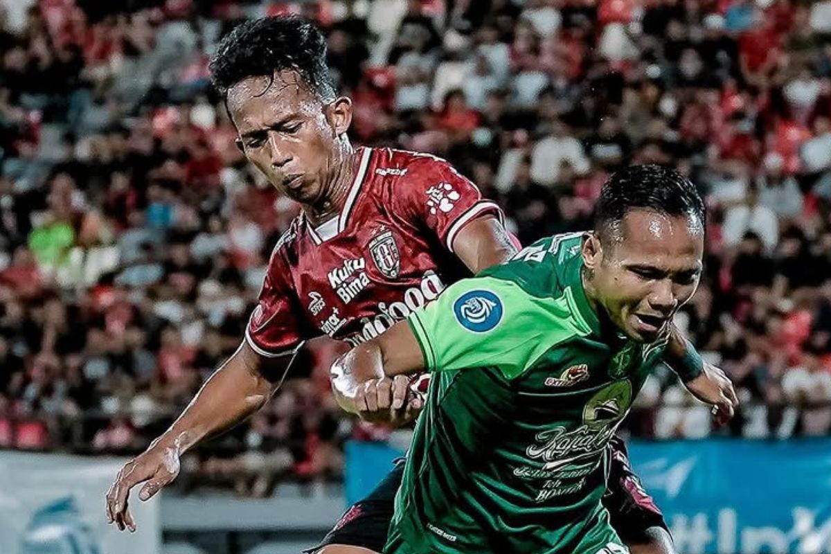 Oktafianus masuk daftar lima pemain Persebaya Surabaya dengan menit bermain paling sedikit. (Media Persebaya) - Image