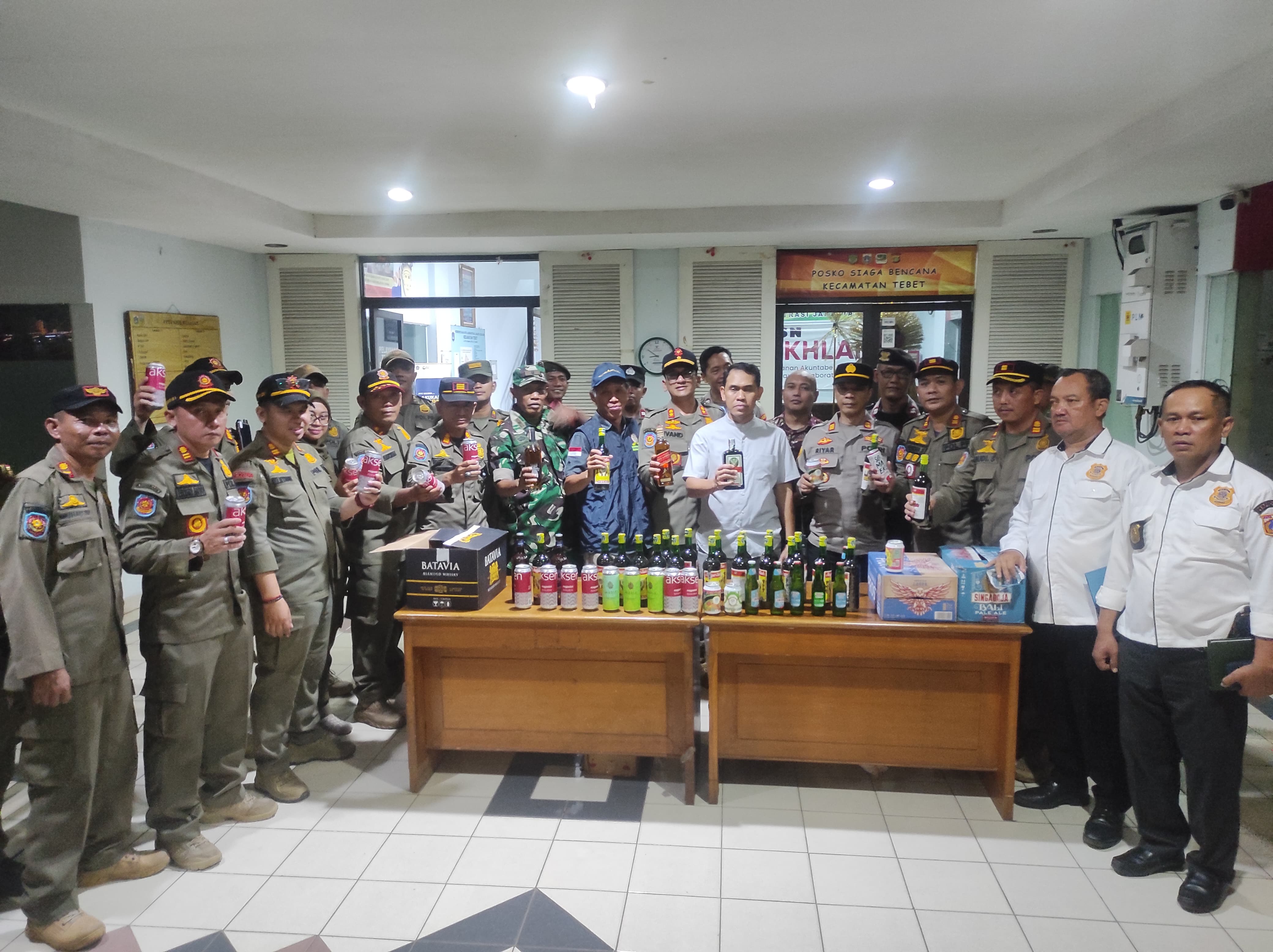 Kecamatan Tebet melakukan Operasi Bina Tertib Praja Bulan Ramadhan Tahun 2025. (Istimewa) - Image