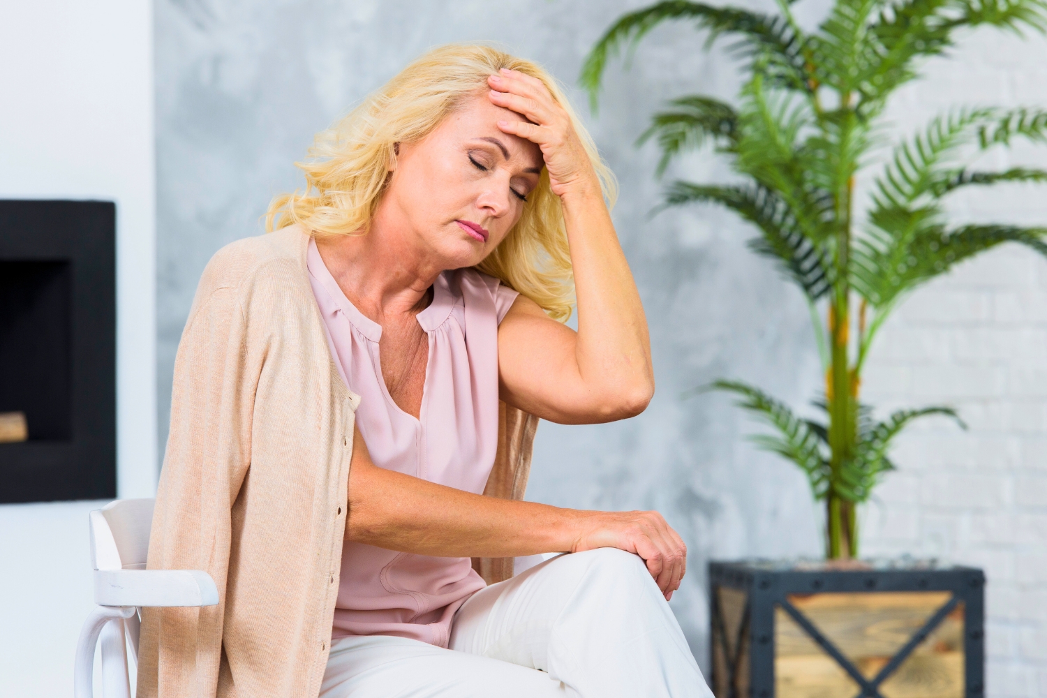 Ilustrasi mengalami gejala menopause dan demensia. (Freepik) - Image