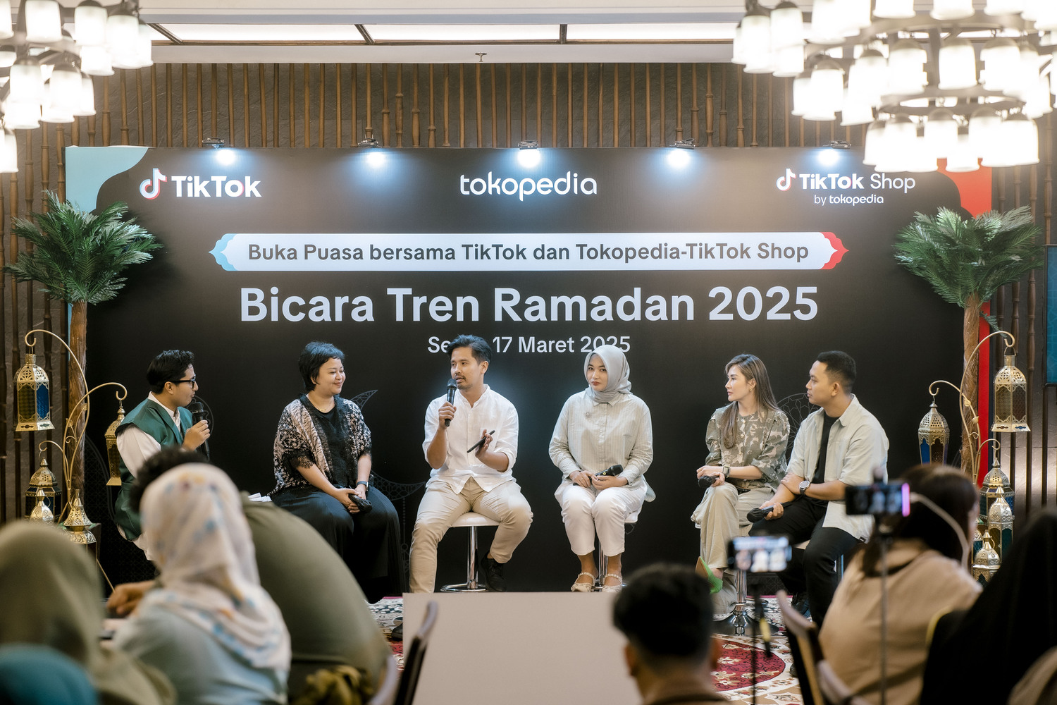 TikTok dan Tokopedia-TikTok Shop bagikan tren Ramadan Ekstra Seru 2025 dan hadirkan kampanye untuk membantu pelaku usaha dan kreator termasuk konsumen di bulan Ramadan. (TikTok-Tokopedia) - Image