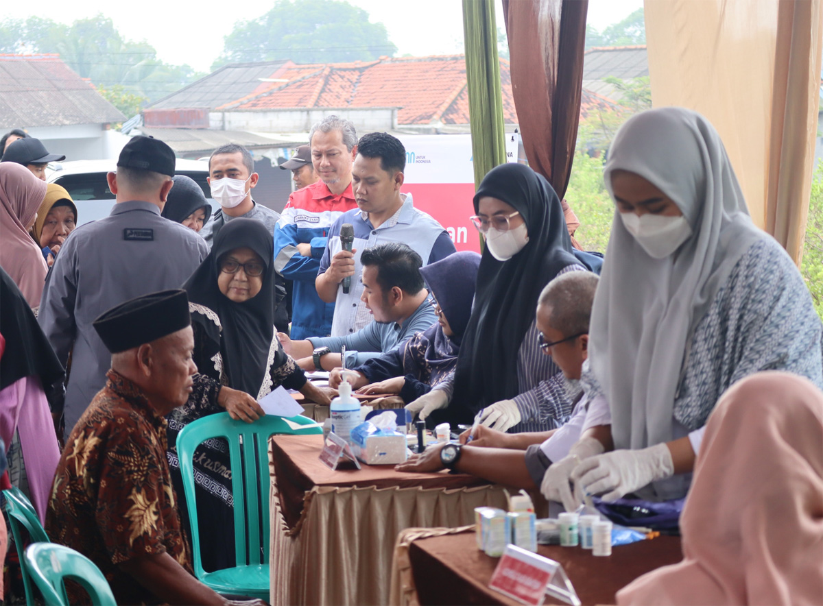 PT Pertamina Gas Negara Tbk (PGN) menyalurkan bantuan pangan dan pelayanan kesehatan untuk korban banjir di Jakarta dan Bekasi. (Istimewa). - Image